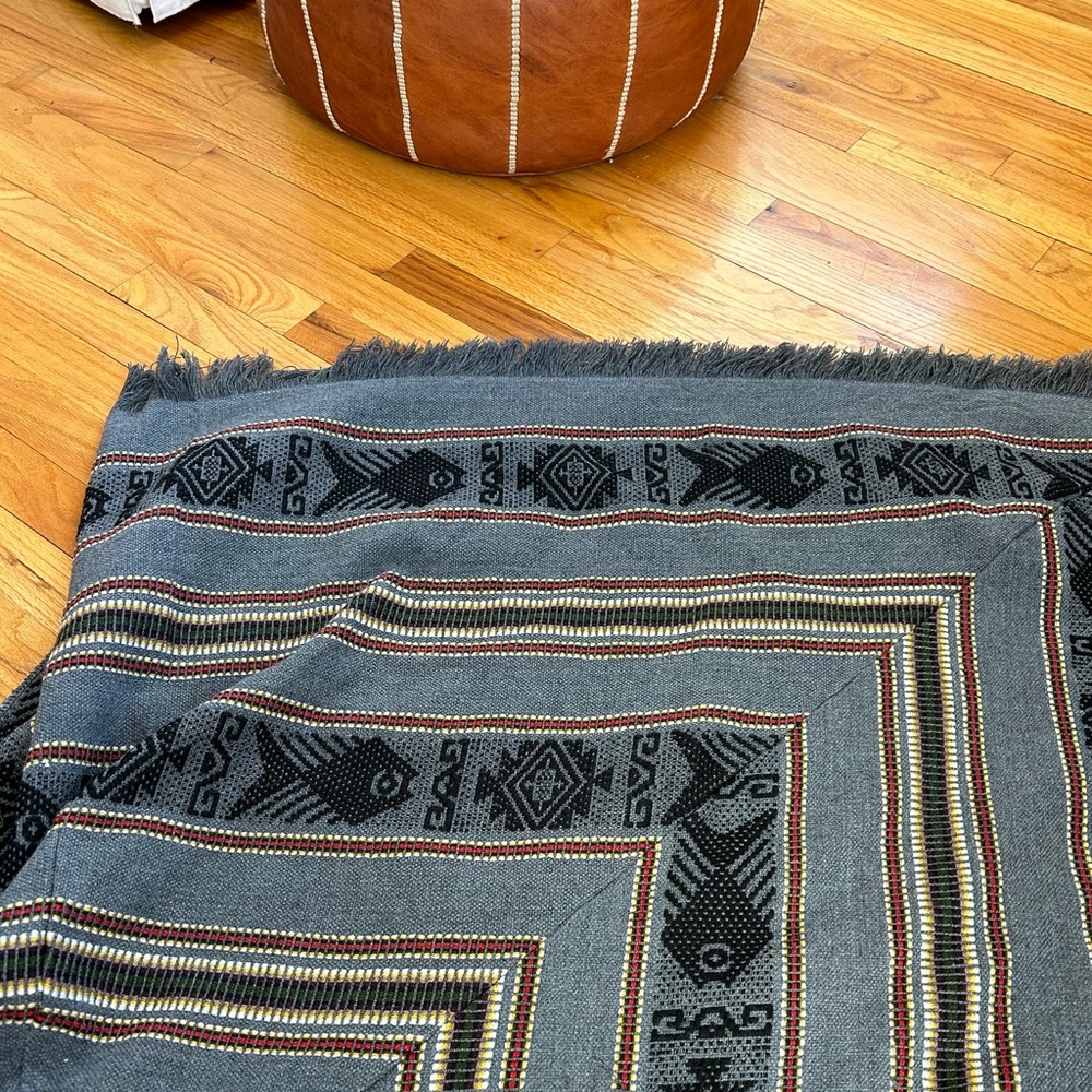 Tejidos Diaz- Gray Woven Ecuadorian Poncho - Picture 5 of 10